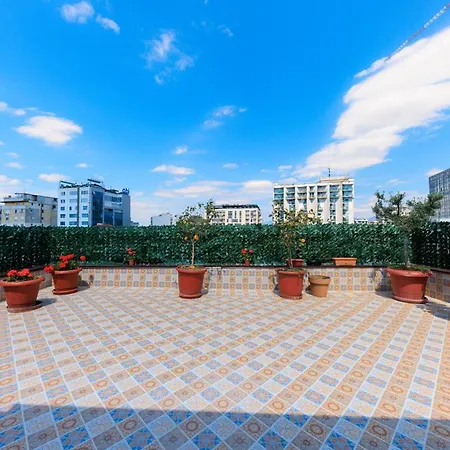Syncron Centre Skyline Rooftop Apartamento Tirana