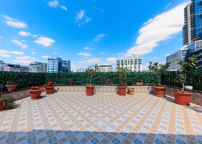 Syncron Centre Skyline Rooftop Apartamento Tirana