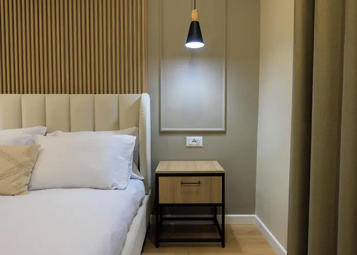 Syncron Centre Skyline Rooftop Apartamento Tirana